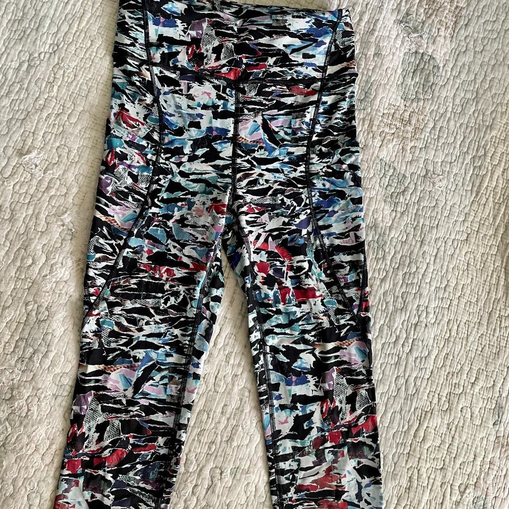 lulu lemon Athletica  Blue/Multi Color Print Leggings (Brand New Never Worn)